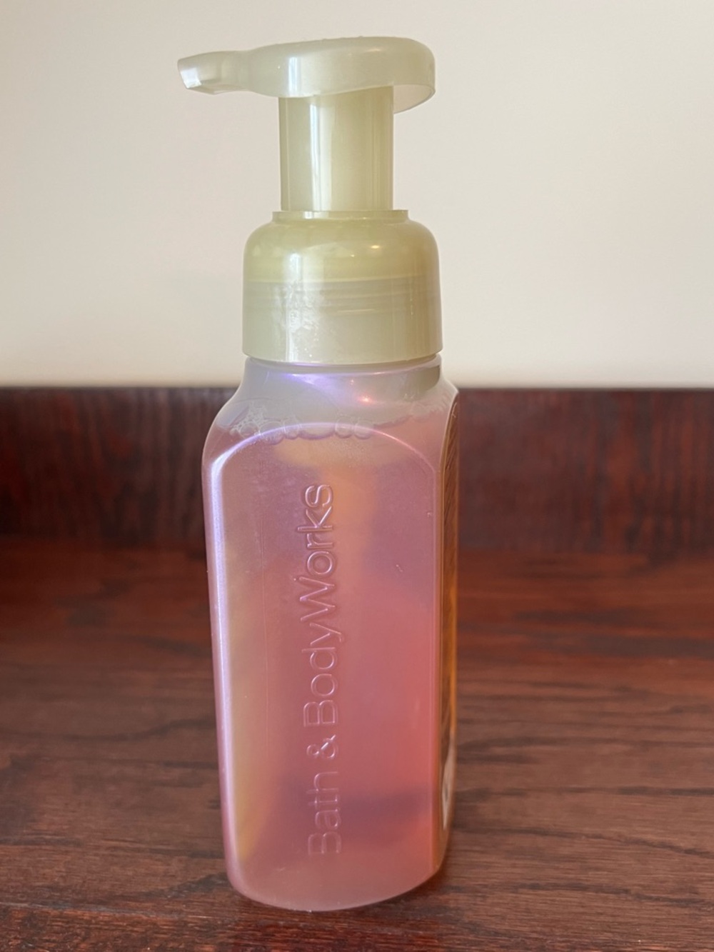 Bath and Body Works Iced Lemon Poundcake Foaming Hand Soap - Picture 2 of 4